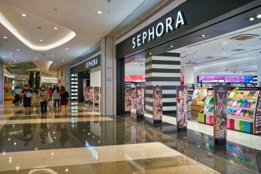 SHENZHEN, Çin - CIRCA NOVEMBER, 2019: Shenzhen 'deki Sephora mağazasına giriş. Sephora, Fransız çokuluslu kişisel bakım ve güzellik ürünleri perakendecisi.