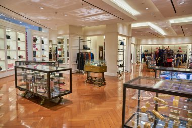 SHENZHEN, ÇİN - CIRCA Kasım 2019: Shenzhen 'deki Vivienne Westwood mağazasının içi.
