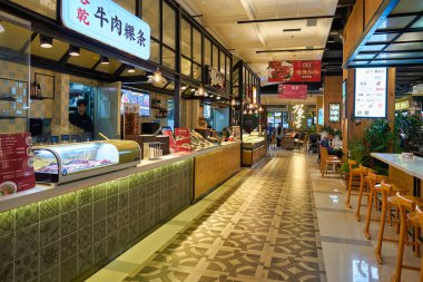 SHENZHEN, Çin - CIRCA NOVEMBER, 2019: Şarküteri Şehri 'nin Shenzhen' deki MixC alışveriş merkezinin içi. 