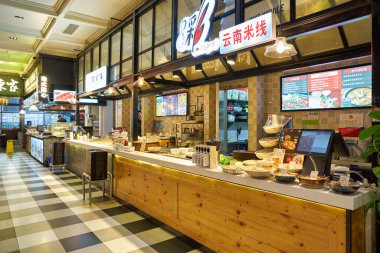 SHENZHEN, Çin - CIRCA NOVEMBER, 2019: Şarküteri Şehri 'nin Shenzhen' deki MixC alışveriş merkezinin içi. 