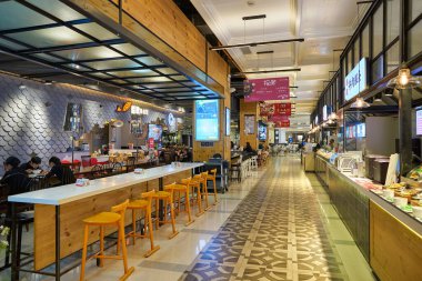 SHENZHEN, Çin - CIRCA NOVEMBER, 2019: Şarküteri Şehri 'nin Shenzhen' deki MixC alışveriş merkezinin içi. 