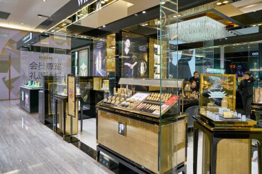 SHENZHEN, ÇİN - CIRCA NOVEMBER, 2019: Shenzhen 'deki MixC Alışveriş Merkezi' nde Whoo ürünlerinin Tarihi.