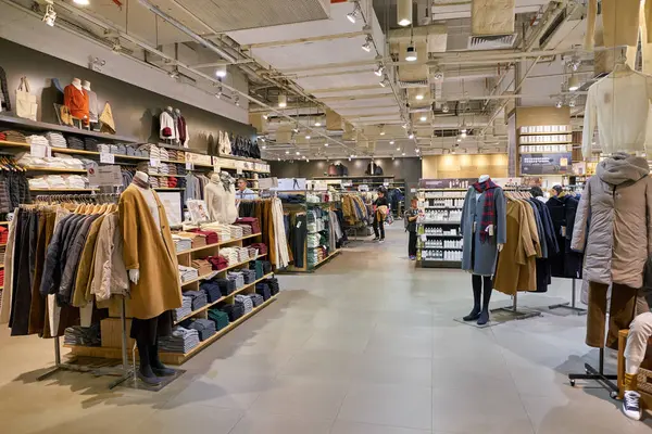 SHENZHEN, ÇİN - CIRCA Kasım 2019: Shenzhen 'deki Muji mağazasının içi.