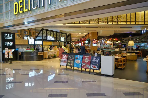 SHENZHEN, ÇİN - CIRCA NOVEMBER, 2019: Shenzhen 'deki MixC alışveriş merkezindeki Deli City' ye giriş. 