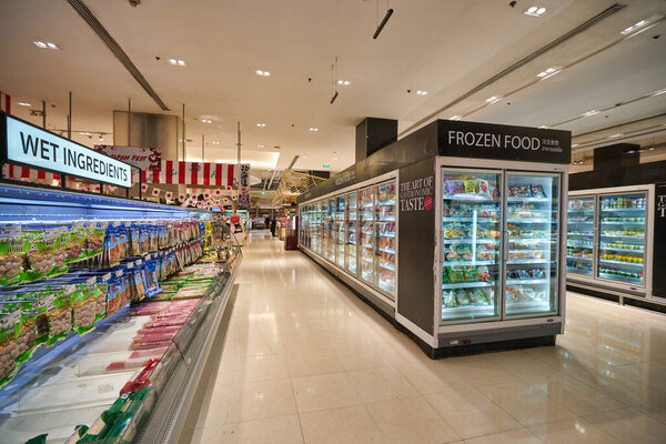 Бангкок, Таиланд - CIRCA JANUARY, 2020: съемка интерьера супермаркета Gourmet Market в Бангкоке.