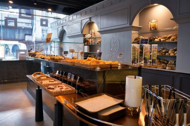 BANGKOK, THAILAND - CIRCA JANUARY, 2020: Bangkok 'taki Siam Discovery alışveriş merkezinde Eric Kayser' da hamur işleri sergilendi.