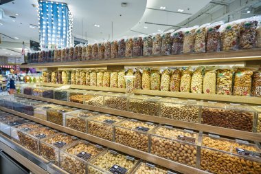 BANGKOK, THAILAND - CIRCA JANUARY, 2020: Bangkok 'taki Gurme Market' in iç çekimleri.