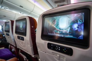 PHUKET, THAILAND - CIRCA JANUARY, 2020: Tayland Havayolları Airbus A350 'nin arka koltuğunun yakın plan görüntüsü.