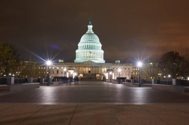 WASHINGTON D.C., ABD - CIRCA APRIL, 2011: ABD Kongre 'nin doğu cephesinin gece görüş seviyesi.
