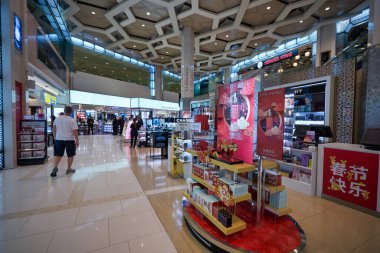 ABU DHABI, BAE - CIRCA JANUARY, 2020: Abu Dabi Uluslararası Havaalanı 'nın içi. 