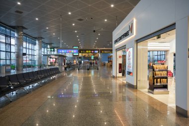 MADRID, İspanya - CIRCA JANUARY, 2020: Madrid-Barajas Havaalanı 'nın iç çekimleri, Madrid' in ana havaalanı.