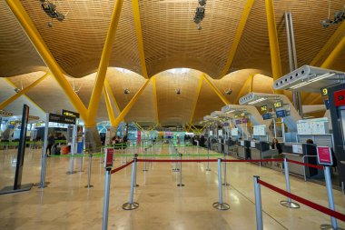 MADRID, İspanya - CIRCA JANUARY, 2020: Madrid-Barajas Havalimanı 'nın ana havalimanı.