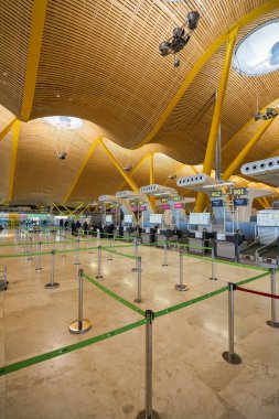 MADRID, İspanya - CIRCA JANUARY, 2020: Madrid-Barajas Havalimanı 'nın ana havalimanı.