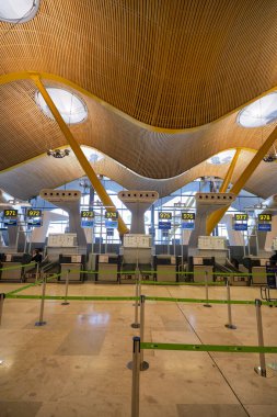 MADRID, İspanya - CIRCA JANUARY, 2020: Madrid-Barajas Havalimanı 'nın ana havalimanı.