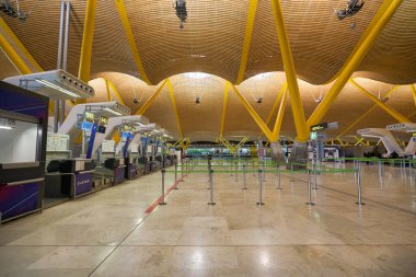 MADRID, İspanya - CIRCA JANUARY, 2020: Madrid-Barajas Havalimanı 'nın ana havalimanı.