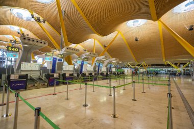 MADRID, İspanya - CIRCA JANUARY, 2020: Madrid-Barajas Havalimanı 'nın ana havalimanı.