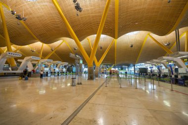 MADRID, İspanya - CIRCA JANUARY, 2020: Madrid-Barajas Havalimanı 'nın ana havalimanı.