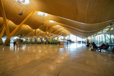 MADRID, İspanya - CIRCA JANUARY, 2020: Madrid-Barajas Havalimanı 'nın ana havalimanı.