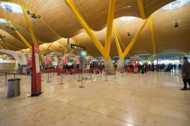 MADRID, İspanya - CIRCA JANUARY, 2020: Madrid-Barajas Havalimanı 'nın ana havalimanı.
