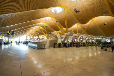 MADRID, İspanya - CIRCA JANUARY, 2020: Madrid-Barajas Havalimanı 'nın ana havalimanı.