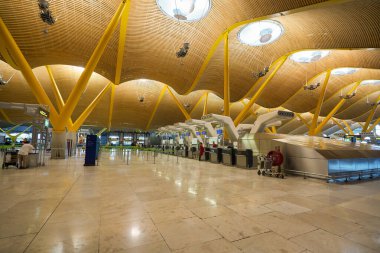 MADRID, İspanya - CIRCA JANUARY, 2020: Madrid-Barajas Havalimanı 'nın ana havalimanı.