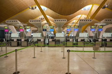 MADRID, İspanya - CIRCA JANUARY, 2020: Madrid-Barajas Havalimanı 'nın ana havalimanı.
