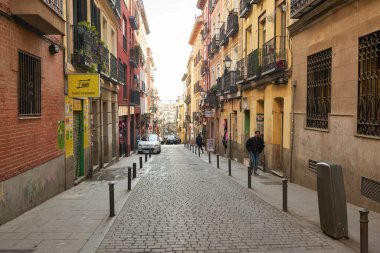 MADRID, İspanya - CIRCA HAZİRANESİ, 2020: Madrid sokak manzarası.