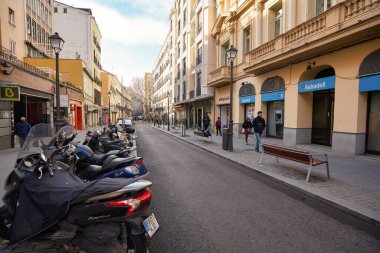 MADRID, İspanya - CIRCA HAZİRANESİ, 2020: Madrid sokak manzarası.