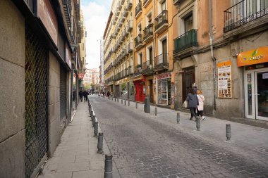 MADRID, İspanya - CIRCA HAZİRANESİ, 2020: Madrid sokak manzarası.