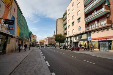 MADRID, İspanya - CIRCA HAZİRANESİ, 2020: Madrid sokak manzarası.