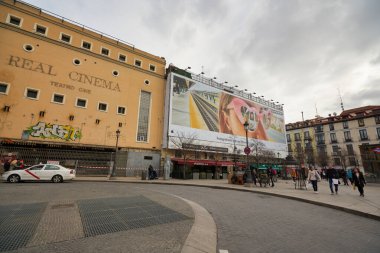 MADRID, İspanya - CIRCA HAZİRANESİ, 2020: Madrid sokak manzarası.