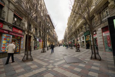 MADRID, İspanya - CIRCA HAZİRANESİ, 2020: Madrid sokak manzarası.