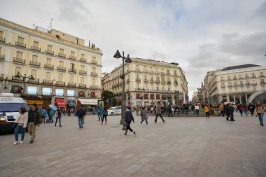 MADRID, İspanya - CIRCA HAZİRANESİ, 2020: Madrid sokak manzarası.