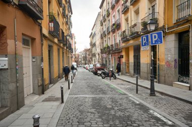 MADRID, İspanya - CIRCA HAZİRANESİ, 2020: Madrid sokak manzarası.
