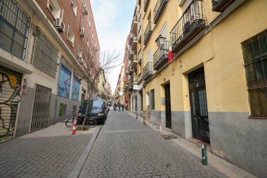 MADRID, İspanya - CIRCA HAZİRANESİ, 2020: Madrid sokak manzarası.