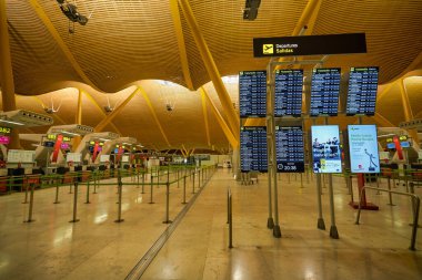 MADRID, İspanya - CIRCA JANUARY, 2020: Madrid-Barajas Havalimanı 'nın ana havalimanı.