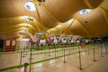 MADRID, İspanya - CIRCA JANUARY, 2020: Madrid-Barajas Havalimanı 'nın ana havalimanı.
