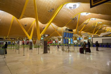 MADRID, İspanya - CIRCA JANUARY, 2020: Madrid-Barajas Havalimanı 'nın ana havalimanı.