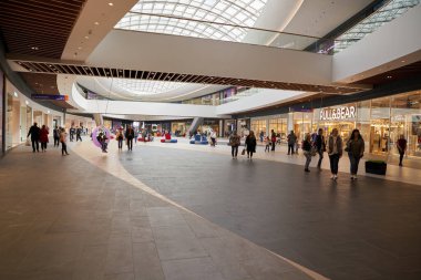 MOSCOW, RUSSIA - CIRCA EPTEMBER, 2019: Moskova 'daki Salaris alışveriş merkezinin içi.