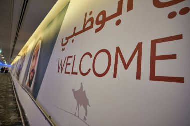 ABU DHABI, BAE - CIRCA JANUARY, 2020: Abu Dabi Uluslararası Havaalanı 'nın içi. 