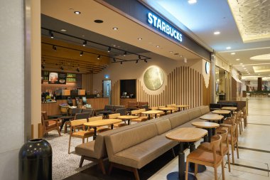 ABU DHABI, BAE - CIRCA HAUARY, 2020: Starbucks Kahvesi Abu Dabi 'de görüldü.