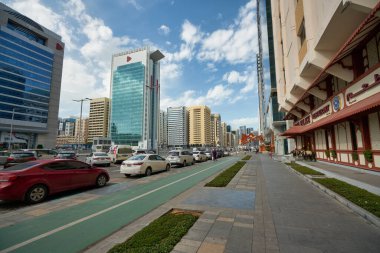 ABU DHABI, BAE - CIRCA JANUARY, 2020: Abu Dabi sokak manzarası.