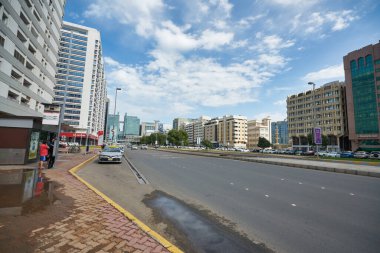 ABU DHABI, BAE - CIRCA JANUARY, 2020: Abu Dabi sokak manzarası.