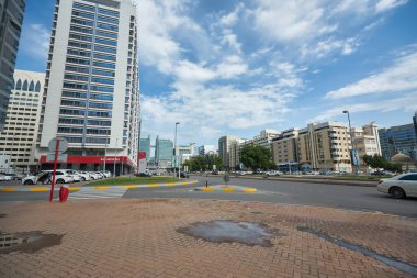 ABU DHABI, BAE - CIRCA JANUARY, 2020: Abu Dabi sokak manzarası.