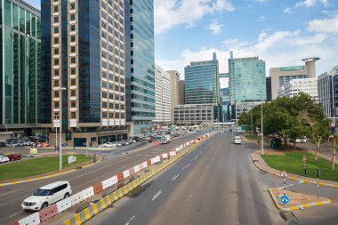ABU DHABI, BAE - CIRCA JANUARY, 2020: Abu Dabi sokak manzarası.