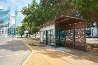 ABU DHABI, BAE - CIRCA JANUARY, 2020: Abu Dabi sokak manzarası.