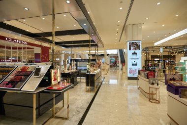 ABU DHABI, BAE - CIRCA JANUARY, 2020: Debenhams mağazasının içi.