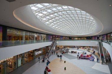 MOSCOW, RUSSIA - CIRCA EPTEMBER, 2019: Moskova 'daki Salaris alışveriş merkezinin içi.