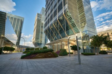 ABU DHABI, BAE - CIRCA HAUARY, 2020: Abu Dabi Global Market Meydanı sokak manzarası.