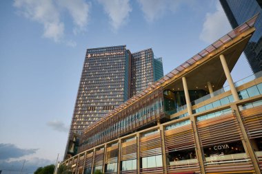 ABU DHABI, BAE - CIRCA JANUARY, 2020: Al Maryah Adası 'ndaki Four Seasons Hotel Abu Dabi manzarası.